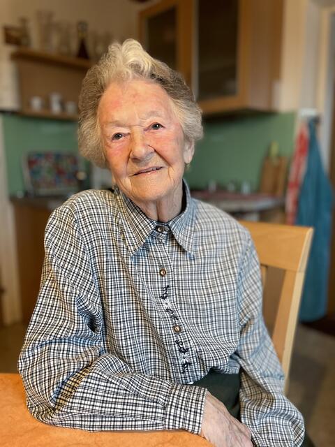 Aloisia Wipplinger kennt die Stadt Salzburg wie ihre Westentasche. Die rüstige Seniorin ist gesellig und freut sich über Austausch mit anderen.