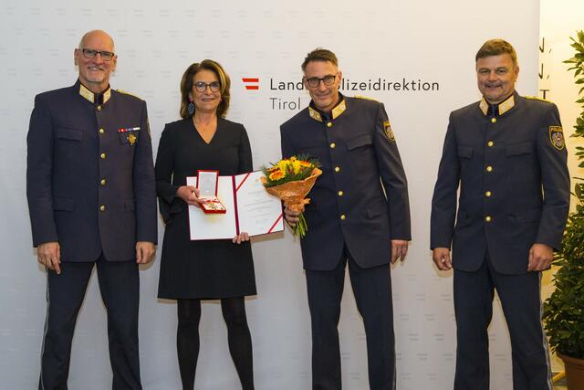 v.l.: Landespolizeidirektor Edelbert Kohler, Polizeiärztin Barbara Waldenberger-Steidl, Büroleiter Martin Kirchler und Landespolizeidirektor-Stellvertreter Johannes Strobl | Foto: Landespolizeidirektion Tirol/Christian Viehweider