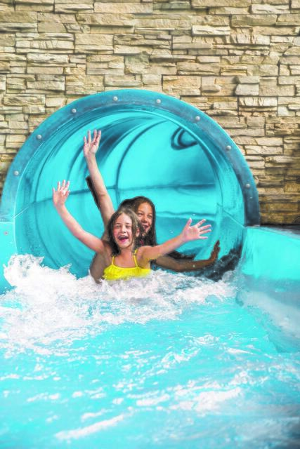 Ob im Winter oder im Sommer, ein Badetag im Alpenbad Leutasch macht großen und kleinen Wasserratten Spaß.  
 | Foto: Alpenbad Leutasch