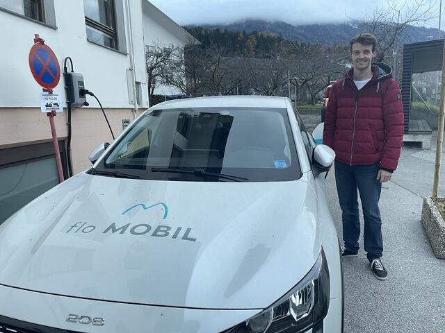 Bauamtsleiter Alexander Nairz mit dem neuen flo Mobil in der Gemeinde Aldrans. | Foto: Kendlbacher
