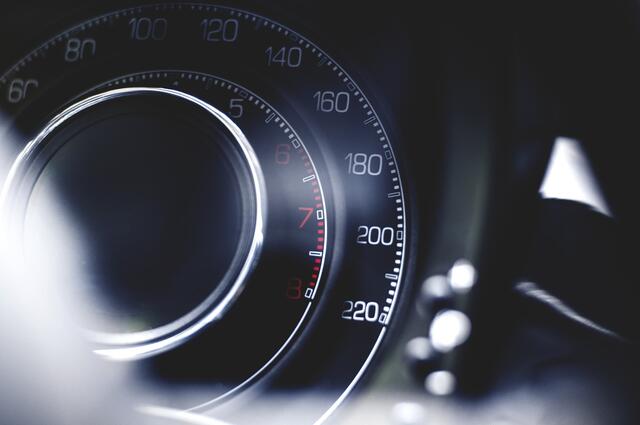 Der Lieferwagen-Lenker war mit 147 km/h unterwegs, dass entspricht einem Geschwindigkeitsüberschreitung von 87 km/h. (Symbolfoto) | Foto: Pixabay