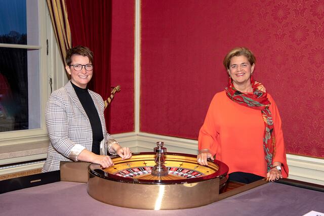 Generaldirektorin Mag. Bettina Glatz-Kremsner mit Mag. (FH) Marion Roseneder | Foto: Casinos Austria
