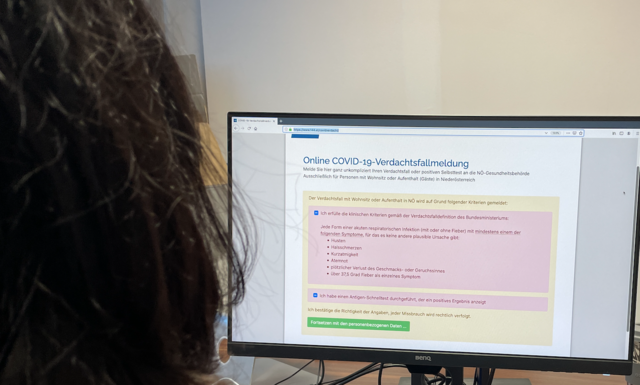 Telefonisch oder online: Jetzt kann man sich sowohl als auch melden, wenn man Corona-Symptome hat. | Foto: Knett