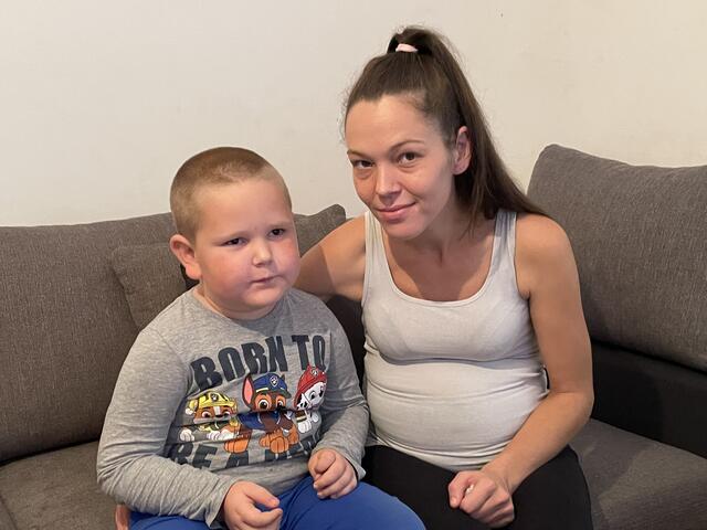 Mit der BezirksRundSchau-Christkind-Aktion wird heuer Daniel, seine Geschwister und Mutter Stefanie Vajda aus Steyr unterstützt.  | Foto: kai