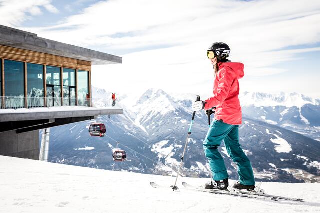 365 Tage Tirol gemeinsam erleben: Mit der ErlebnisCard auf den Patscherkofel zum Skifahren.
