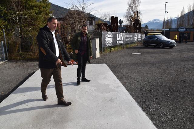 Lui und Hr. Yigit planen für Anfang 2022 die Eröffnung eines Imbiss.