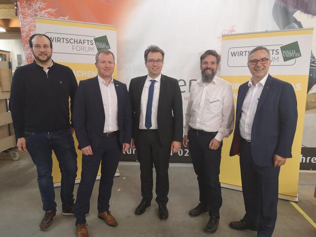 Woodrocks-Geschäftsführer Alexander Hilbe, Leyrer+Graf CEO Stefan Graf, AMS-Vorstand &amp; Hauptredner Johannes Kopf, Gastgeber Stefan Schrenk und geschäftsführenden Gesellschafter der KASTNER Gruppe Christof Kastner (v.l.) | Foto: Daniel Schmidt