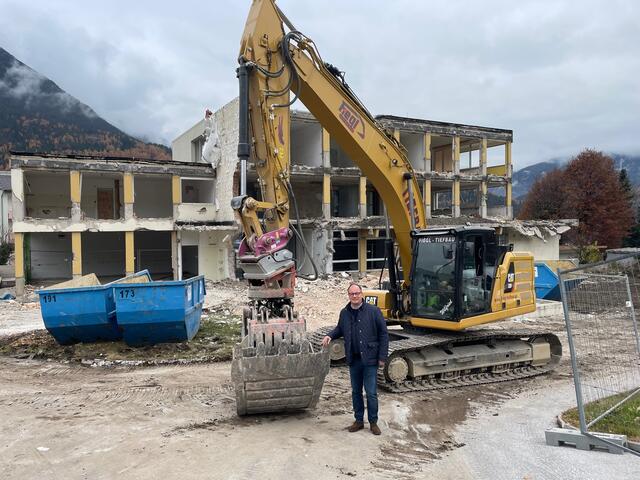 Wirtschaftskammer Obmann Josef Huber ist erleichtert über den erfolgten Start der Abrissarbeiten
