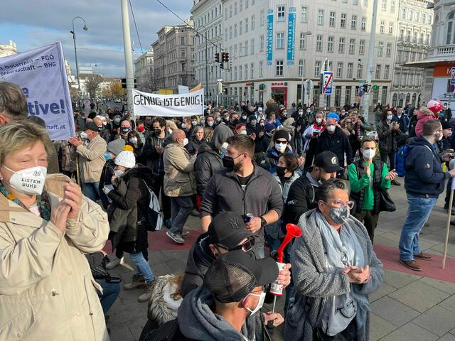 Tausende ziehen bereits durch Wien