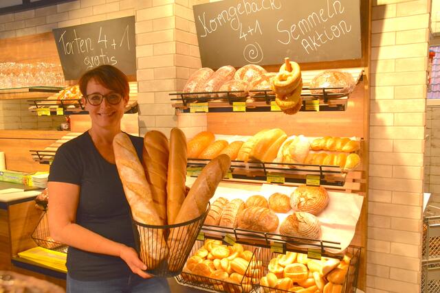 Filialleiterin Roswitha Wagner und ihre Kolleginnen versorgen die Kunden mit einer großen Vielfalt von Brot, Gebäck und Konditorwaren.