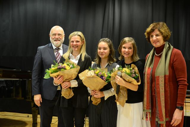 Werner Pleischl, Angelika Ortner, Marvie Pfeifer, Caroline Vasicek und Maria-Anna Pleischl vom Kulturbund Wiental.