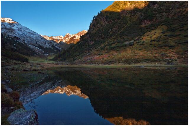 Bild: Urgsee # 8688 als Symbol einer Spiegelung einer heilen und befreiten Welt von Corona. | Foto: © by Ing. Günter Kramarcsik