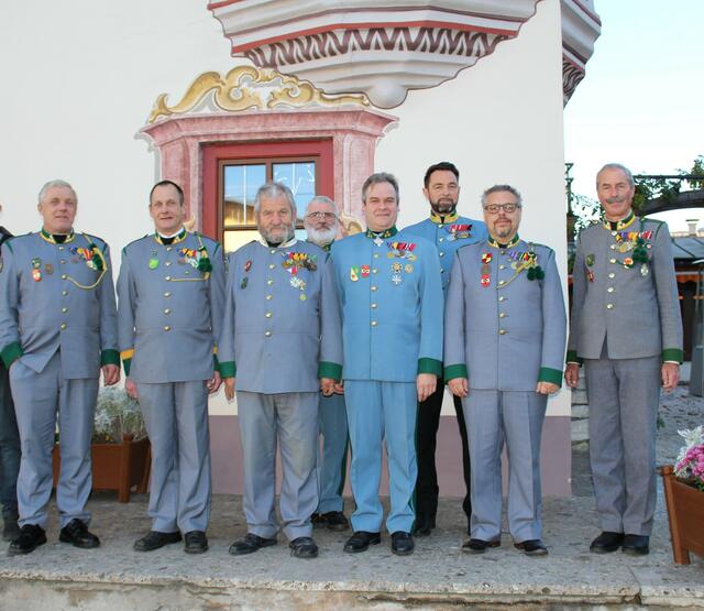 Der neue / alte Vorstand mit Ehrengästen: Andreas Kogler, Klaus Kogler, Manfred Maurberger, Josef Brunner sen., Josef Brunner jun., Bundesobmann Romed Giner, Günther Rothleitner, Lorenz Höflinger.