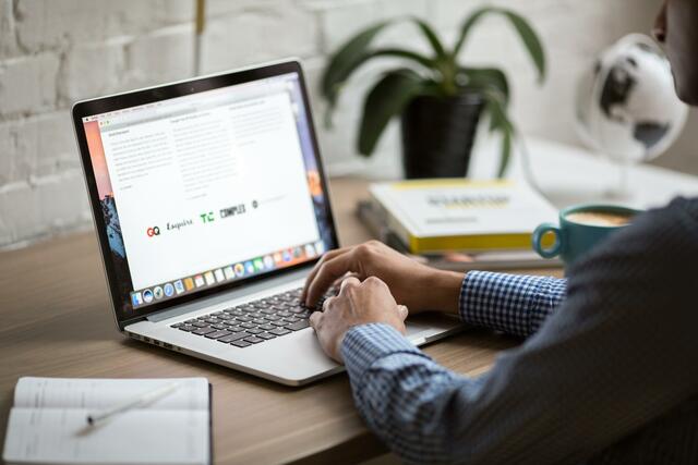 Viele Anträge der Ämter und Dienststellen können online erledigt werden. | Foto: pexels/Burst