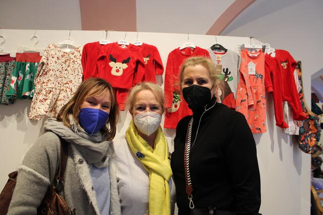 Barbara Weiß-Schmid mit Soroptimistin Ursula Gerstacker und Irene Schlechtendahl. 