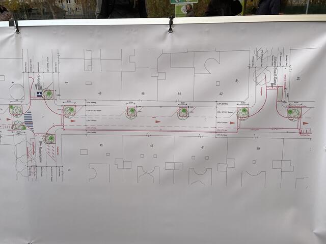 Auch neue Trinkbrunnen und Sitzgelegenheiten im öffentlichen Raum sollen errichtet werden. Daneben werden weitere Radständer und -bügel aufgestellt.  | Foto: Salme Taha Ali Mohamed 