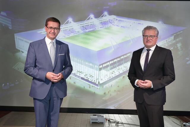 Doppelpass von Land OÖ und Stadt Linz beim neuen Donauparkstadion von Blau Weiß Linz – Wirtschafts- und Sport-Landesrat Markus Achleitner (l.) und Bürgermeister Klaus Luger bei der Präsentation des Projektes.