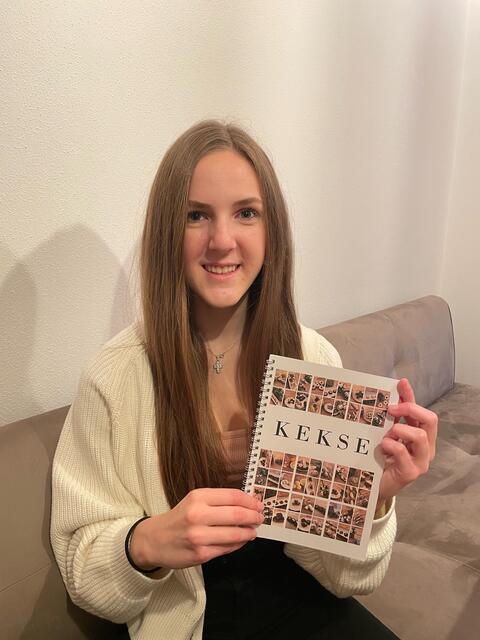 Die 14-jährige Jana Weißenböck gestaltete ein Rezeptheft, in dem 55 verschiedene Kekssorten vorgestellt werden – alle mit Foto.