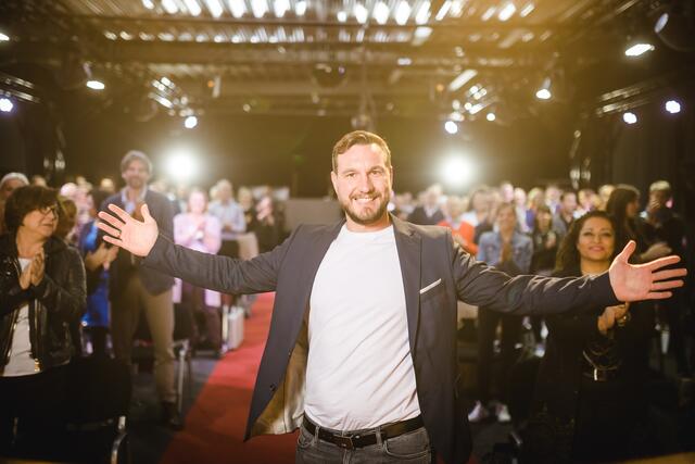 Hotelexperte Thomas Locker beim internationalen Redewettbewerb in Deutschland.
