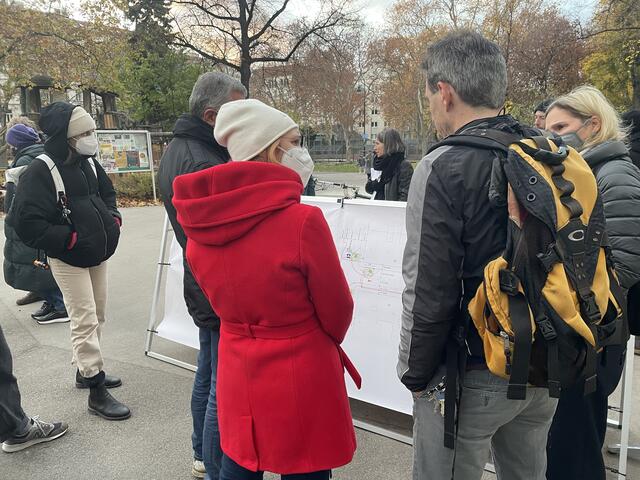 Bei der Bürgerbeteiligung an zwei Nachmittagen konnten die Anwohner den ersten Entwurf sehen und ihr Feedback dazu abgeben.  | Foto: Salme Taha Ali Mohamed