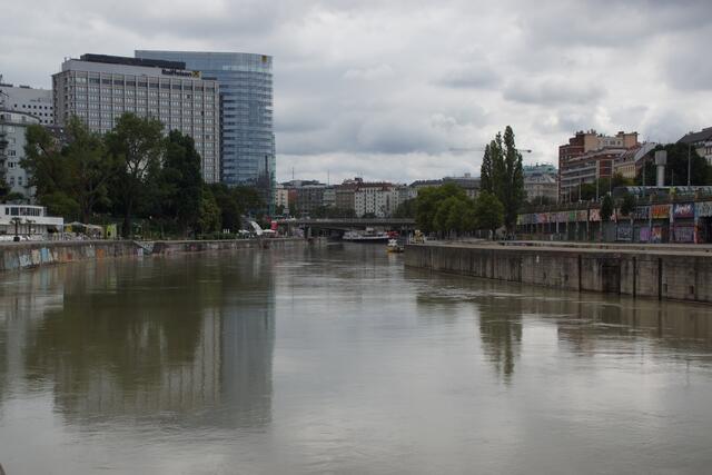 Der Donaukanal ist 17,9 Kilometer lang und wurde einst auch "Wiener Wasser" oder "Wiener Arm" genannt.