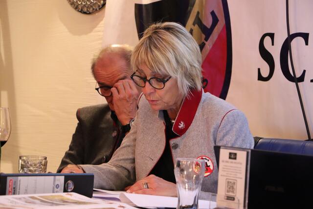 Kassierin Bettina Wiederin | Foto: Siegele