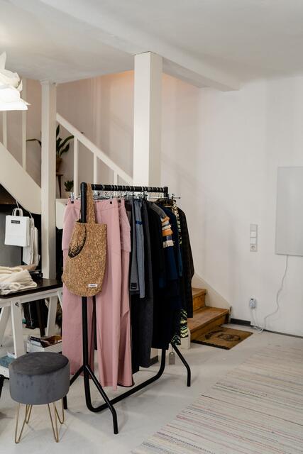 "angelegt" ist eine Partnerfiliale von der Boutique "Die Piratin hat den besten Stoff" in der Neubaugasse 75.  | Foto: Laura F. 