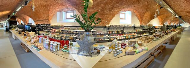 Im Genuss-Shop im Besucherzentrum Grottenhof bleiben keine Wünsche offen.