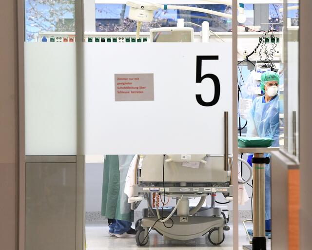 In Salzburg werden derzeit 45 Covid-Intensivpatienten betreut (Symbolbild).