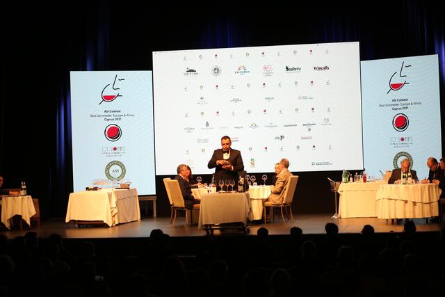 Der aus Landeck stammende Sommelier Suwi Zlatic konnte im Finale der europäisch- afrikanischen Sommeliermeisterschaft 2021 auch mit exakter Treffsicherheit bei den Blindverkostungen punkten.