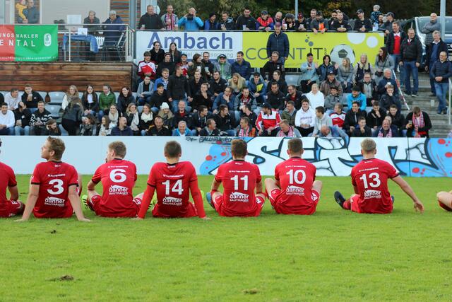 Gelingt die große Überraschung? Mit diesen Fans im Rücken könnten die Altenberger Kicker das Tor zur Landesliga aufstoßen.