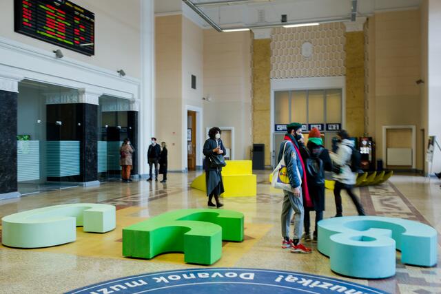 Die skulpturalen Stadtmöbel, die im openspace.innsbruck entworfen und gebaut wurden, sind nun im Bahnof in Kaunas zu sehen.