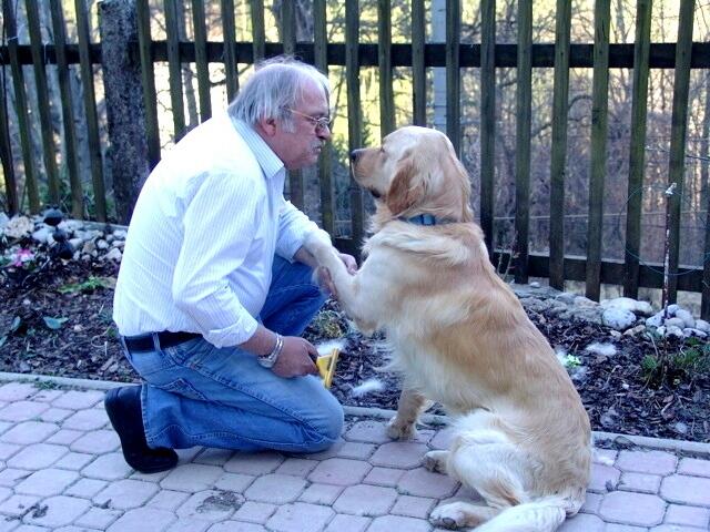 Georg Zwickl mit seinem geliebten Balou. Nun hieß es Abschied nehmen.