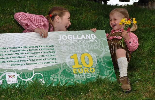 Der Joglland-Gutschein kommt bei Groß und Klein gut an: einzulösen ist er in über 400 Betrieben.
