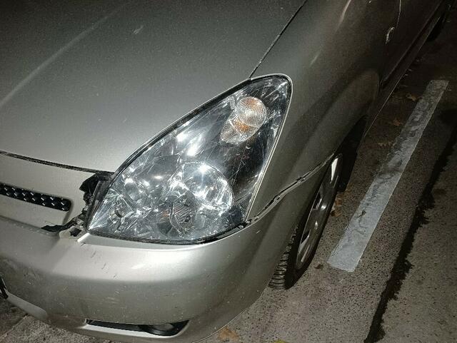 Das geparkte Auto wurde demoliert. | Foto: LPD Wien