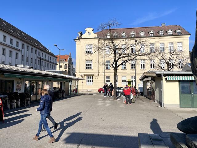 Der Benediktiner Markt ist bestens besucht