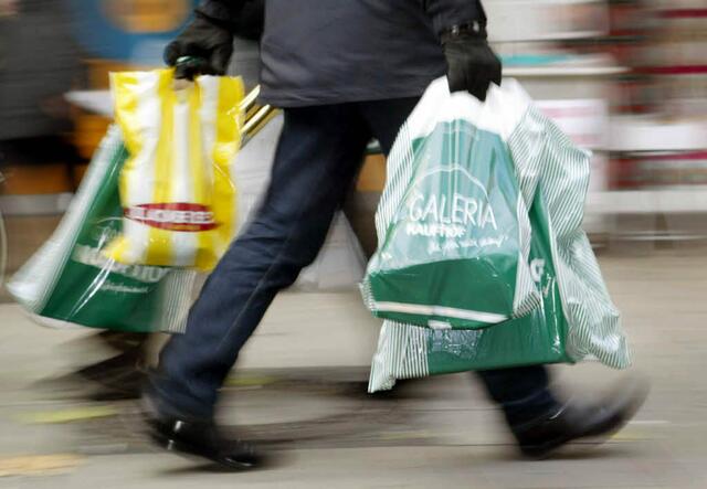 Volle Einkaufstaschen erfordern ein volles Geldbörsel. Bei der Kaufkraft schneidet Lilienfeld sehr schlecht ab. | Foto: badische-zeitung.de