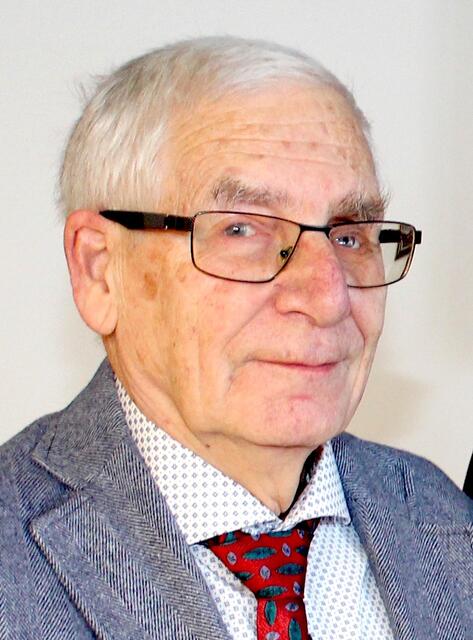 Franz Satzinger ist Jurist, Historiker und Theologe.