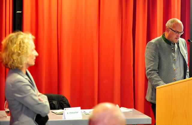 Walter Mair hielt seine erste Rede als Bürgermeister – Gabi Kapferer-Pittracher bleibt 1. Stellvertreterin. | Foto: Hassl