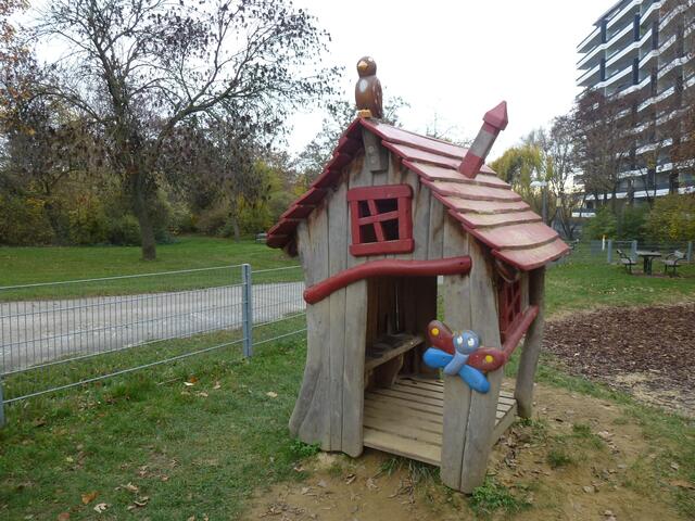 Der Kinderspielplatz im Otto Benesch Park.