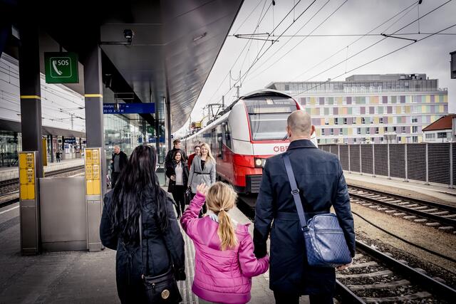 Der CJX5 verkehrt für Pendler künftig im Halbstundentakt. | Foto: VOR/www.POW.at