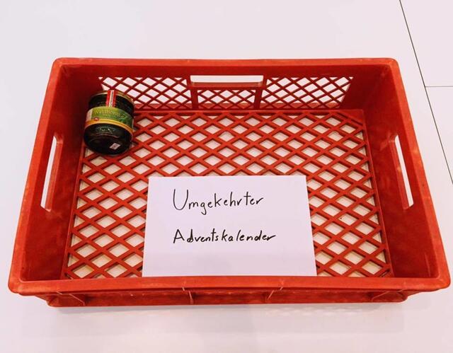 Der "umgekehrte Adventkalender" gehört im deutschsprachigen Raum schon länger bei unterschiedlichen Institutionen, Vereine, Pfarren und mehr dazu.