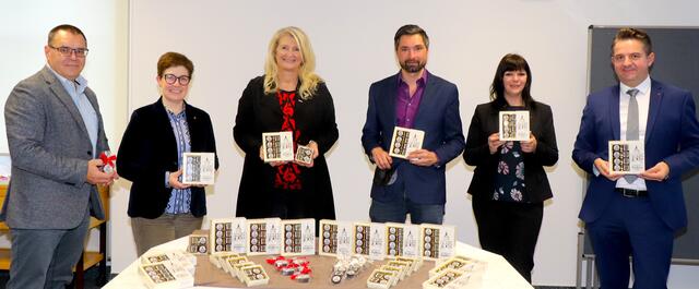 Josef Renner (WKO), Vizebürgermeisterin Elisabeth Kölblinger, Margit Spitzer, Bürgermeister Peter Schobesberger, NIna Pixner und Markus Stieglmayr (beide Oberbank, v.l.).