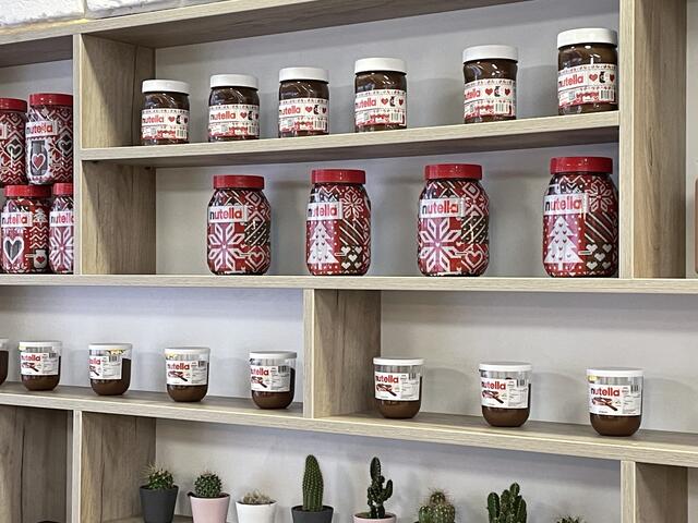 Nutella auf die Waffeln ist bei den Kunden besonders beliebt.