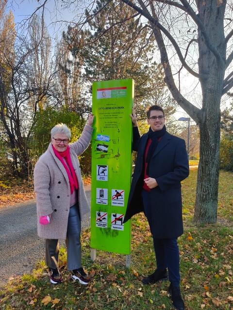 Christine Hahn und Philip Weinberger hoffen, dass im Park auch Eva Benesch namentlich genannt werden soll.