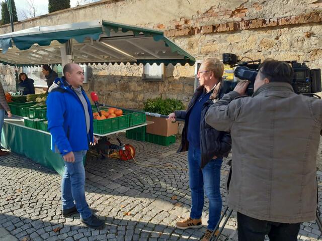 Paul Prattes im Gespräch mit Bauernmarktsprecher Gerald Kaiser (li)