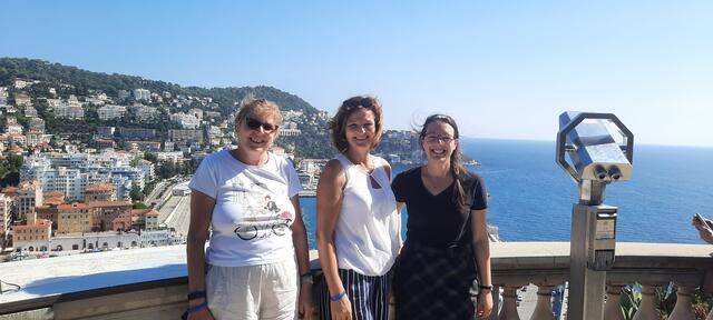 Drei Pädagoginnen von der HLW/FW Deutschlandbsberg auf Forbildung in Nizza: Julia Laßnig, Schulleiterin Andrea Reschinger und Monika Ruess. | Foto: HLW/FW