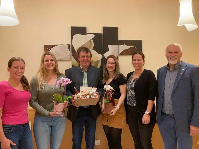 Cornelia Janker, Dirndlkönigin Anna-Lena Moser, Karl Hofecker, Sandra Schweiger, Barbara Zöchbauer, Kurt Wittmann (Foto entstand vor dem Lockdown).