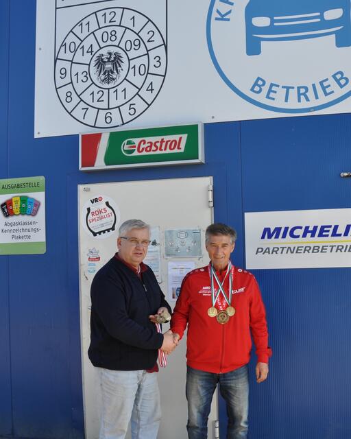Werner Glockengießer (r.)und sein Sponsor Manfred Brasser.