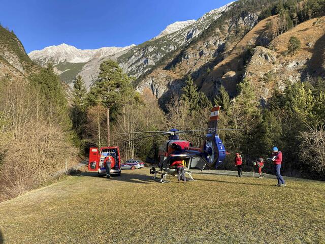 Im Karwendel über Absam wurde eine abgängige Frau vermisst. Die Wanderin wurde mittlerweile heute mittag gefunden.